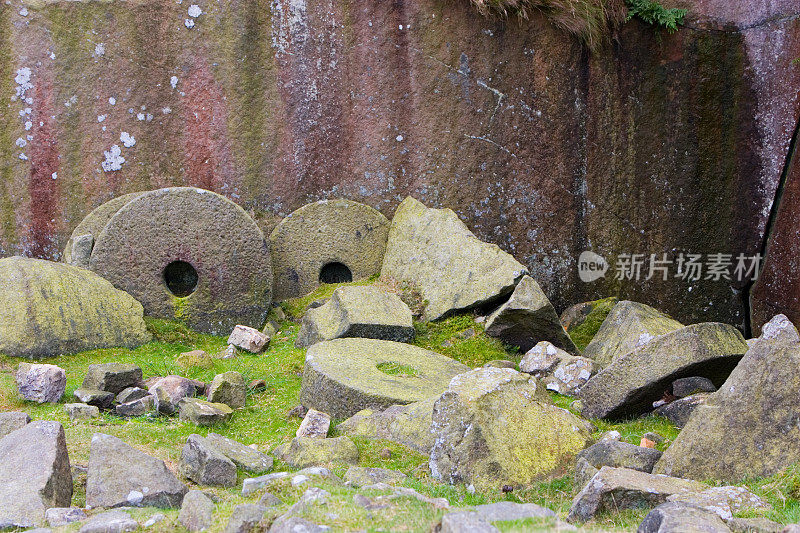 英国皮克区，Burbage, Abandoned Millstones